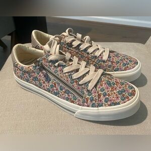 Taos Footwear Z Soul Mauve Floral Multi - Women’s Size 8 Shoes - Like new!